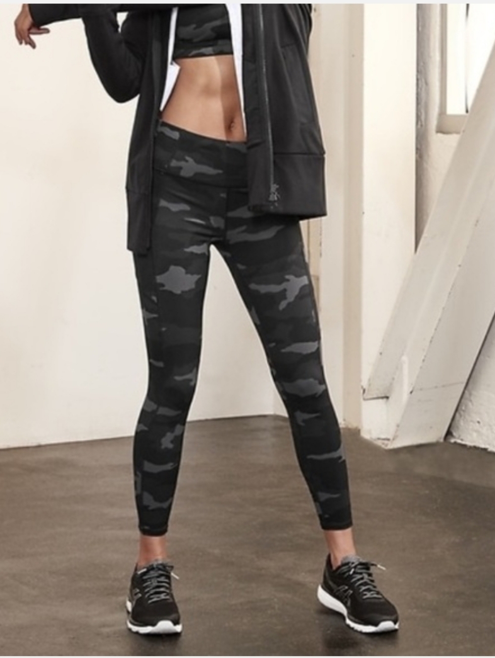 Athleta Camo Contender Mid Rise 7/8 Legging In Gray Camo Women's Size Small P